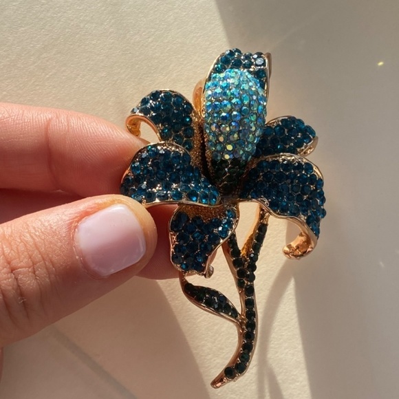 STUNNING flower pendant - Picture 9 of 14